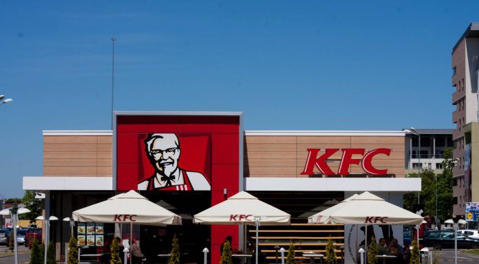KFC extinde sistemul touchless de comandă la 15 la restaurante din Capitală; Comenzi fără atingere, doar cu gesturi
