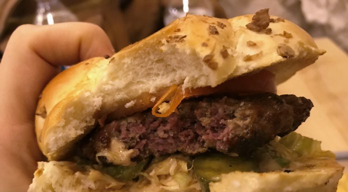 Degustăm Cozoburger de la Oro Toro: mistreţul bate cozonacul