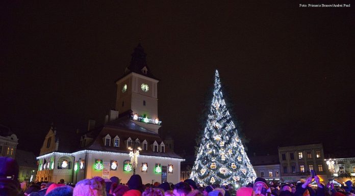 Târgul de Crăciun din Piaţa Sfatului s-a deschis la Braşov; Iată ce puteţi degusta acolo