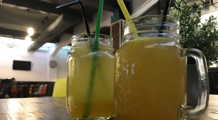 Degustăm specialităţi Old Brick Pub: spirit britanic, mâncare eclectică, ascunsă într-un subsol din Lacul Tei