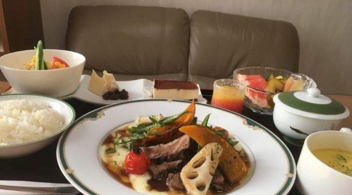 Mâncarea de spital din Japonia e demnă de Master Chef; Iată ce a primit o femeie după ce a născut