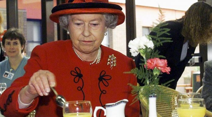 Regina Elisabeta a II-a caută un chef pentru bucătăria regală