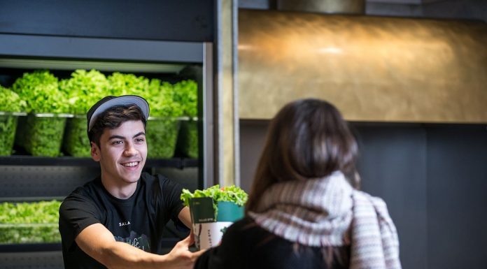Salad Box începe livrările la domiciliu, lansează propria platformă de livrări