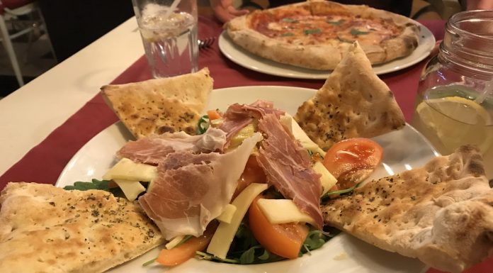 Degustăm pizza şi salată la Gran Piatto: arome rafinate de Italia, la preţ ultracentral
