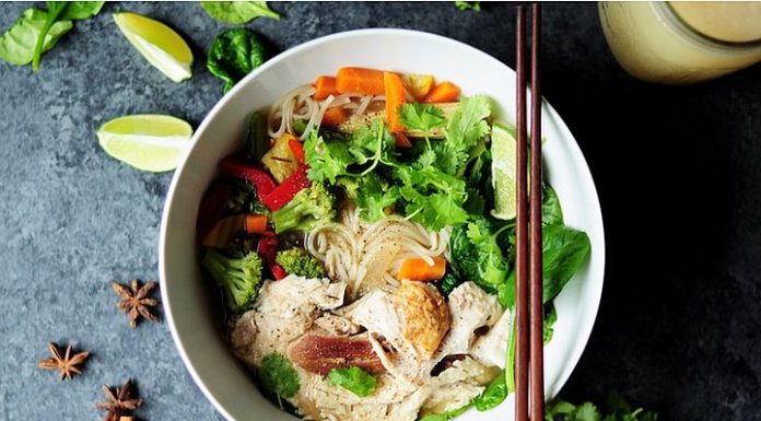 Google Maps va începe să afişeze şi recenzii la preparate culinare din restaurante