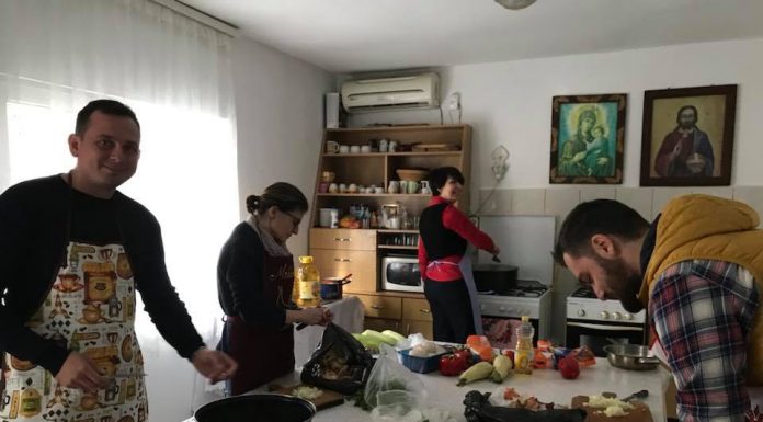 Aplicaţia clujeană pentru donarea de mâncare Share Food este acum disponibilă oficial