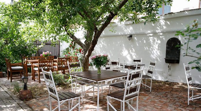 Suento by Gram este un nou local, cu grădină generoasă, bucătărie cosmopolită