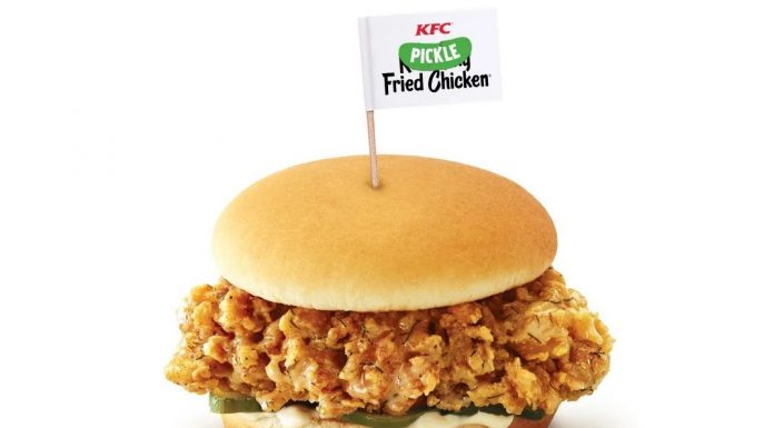 KFC lansează sandwichul cu pui prăjit şi sos de murături: Pickle Fried Chicken