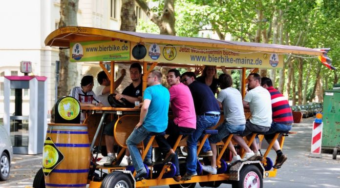 Beerbike-urile au fost interzise în centrul istoric al Budapestei (Óbuda)