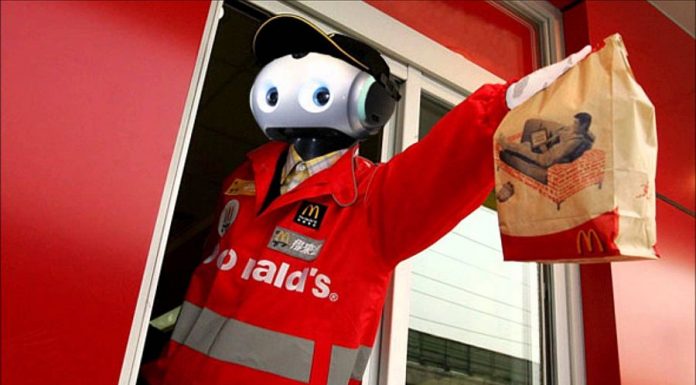 McDonald’s îşi va înlocui casierii cu roboţi, având chioşcuri de comandă în toate locaţiile din 2020