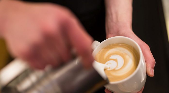 Starbucks deschide încă o cafenea în zona Victoriei, lângă Guvern