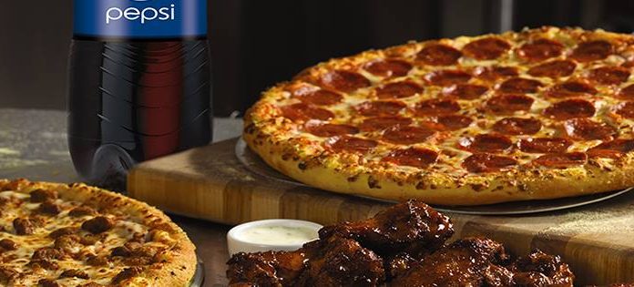 Un bărbat a făcut profit cumpărându-şi singur pizza pe care o livra printr-o aplicaţie