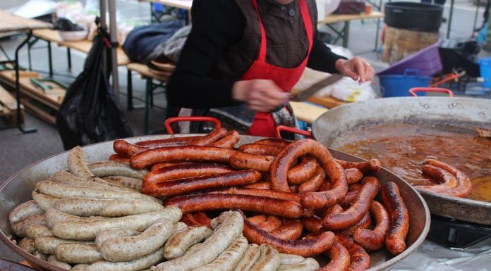 Cel mai mare mititel din lume este pregătit la festivalul D’Ale Porcului, pe 30 noiembrie la Oradea