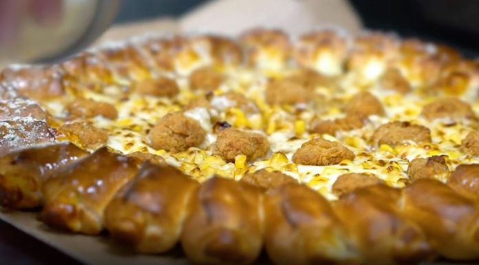 KFC şi Pizza Hut au creat o pizza împreună; Iată ce a ieşit