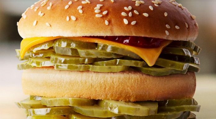 McDonald’s a înfuriat iubitorii de murături cu farsa sa de 1 aprilie: McPickle