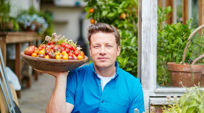 Documentar despre cariera de 20 de ani a lui Jamie Oliver în pregătire la Channel 4; Aflăm de ce i-a eşuat restaurantul