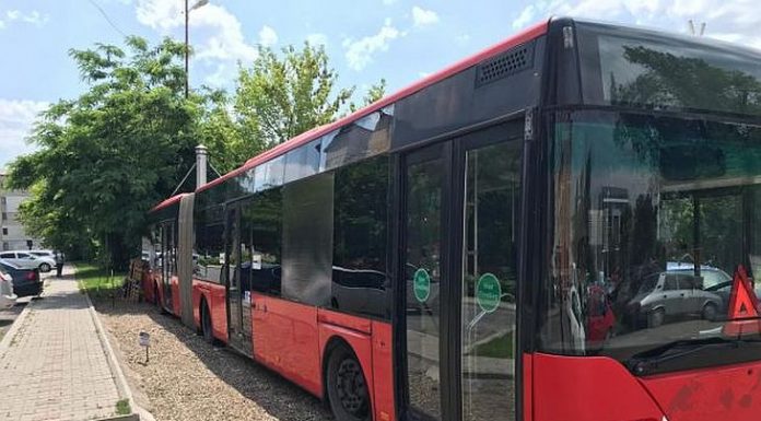 Pizzerie inedită la Focşani, amplasată într-un autobuz; Iată businessul a doi soţi inspiraţi
