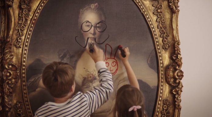 CNA a interzis reclama la McDonald’s cu zâmbete desenate pe picturi