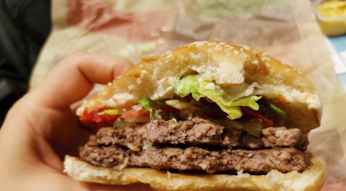 Degustăm Burger King la revenirea din România, de la Mega (coadă) Mall: e de bine!