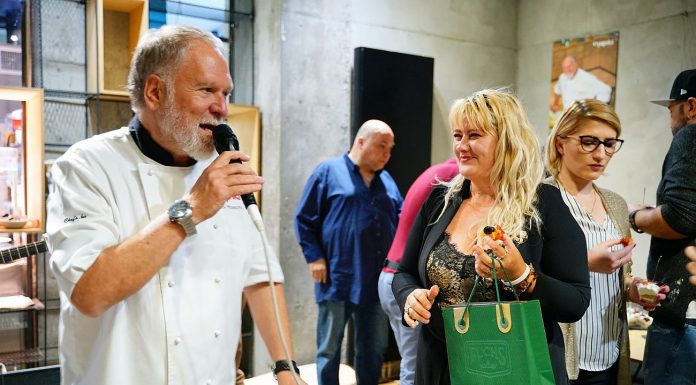 TV Paprika inaugurează o emisiune filmată în România: „Antonio şi Michael în bucătărie”