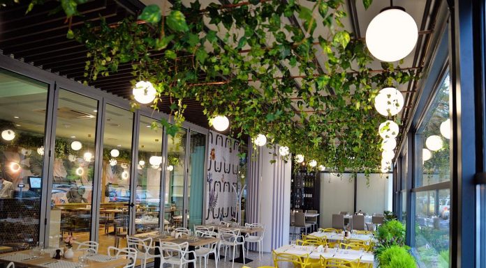Amalgam Zexe Concept este un inedit restaurant 3 în 1, care combină o cafenea-cofetărie, restaurant şi florărie