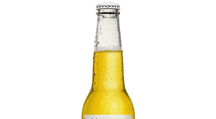 Căutările Google legate de berea Corona Extra au explodat după coronavirus, iar lumea crede că e virusul e de la bere…