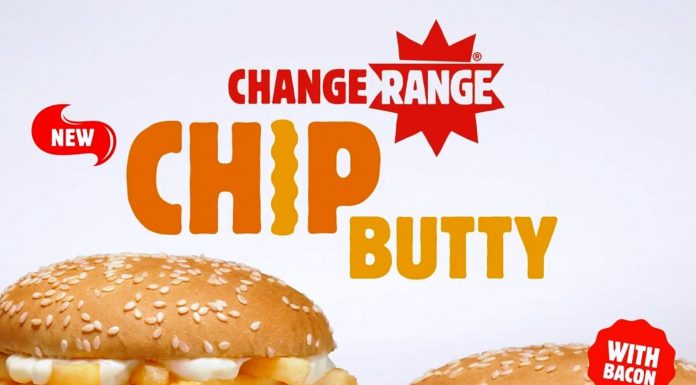 Burger King a lansat un burger cu cartofi prăjiţi şi a devenit ţinta rivalilor în social media