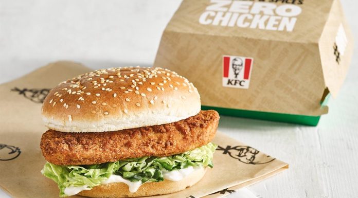 Un client vegan ar fi fost umilit de angajaţii KFC după ce i s-a servit un burger de pui