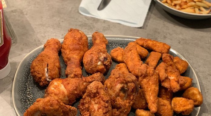 Secretul reţetei puiului KFC ar fi fost descifrat după 18 luni de experimente