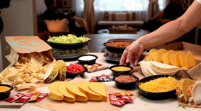 Taco Bell lansează un „Home Taco Bar”, cu care îţi poţi pregăti preparatele sale legendare acasă