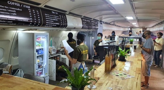 Un avion Airbus 300 a fost transformat în cafenea/restaurant în Thailanda; Iată cum arată