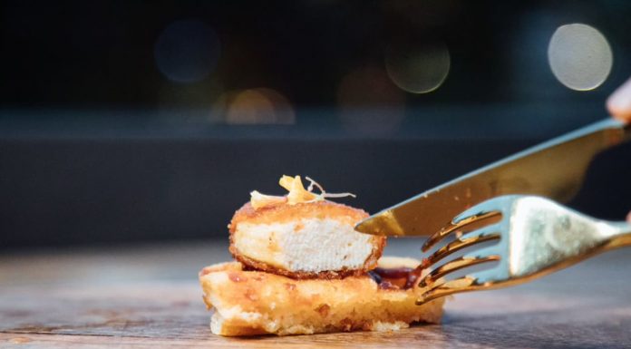 Carnea de pui crescută în laborator se vinde pentru prima dată într-un restaurant; Cum arată meniul său