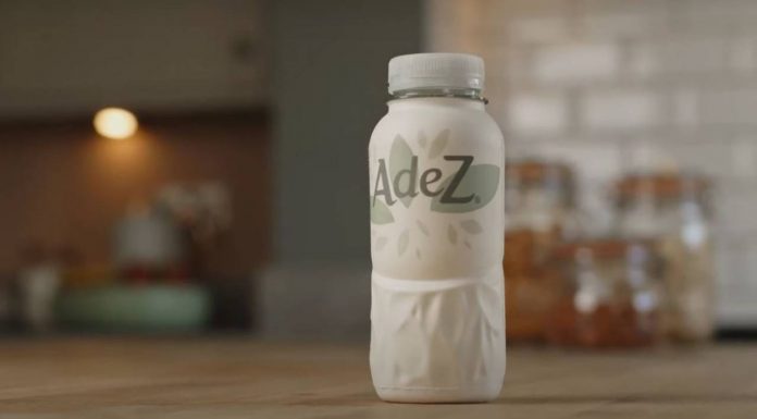 Coca-Cola va comercializa începând din această vară băuturi răcoritoare în sticle din hârtie Coca-Cola