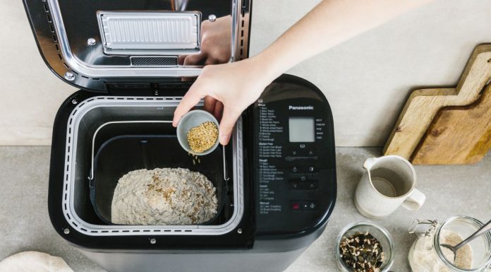 Panasonic introduce pe piață o nouă gamă inovativă de mașini de făcut pâine, disponibile din luna mai în România Panasonic