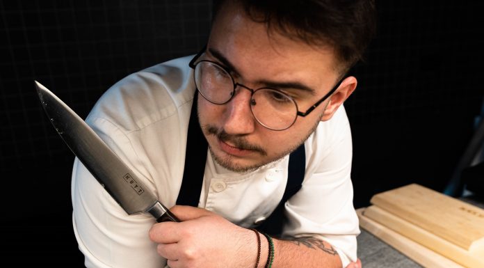 Cuțitul bucătarului KUTT Hikari Chef primește o extra reducere de 50%; Folosește codul DEGUSTAM50 la comandă KUTT