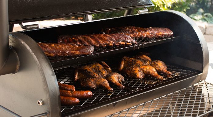 Top 5 cele mai bune grătare de grădină cu afumătoare la sub 1.200 lei, în prag de 1 mai 2021