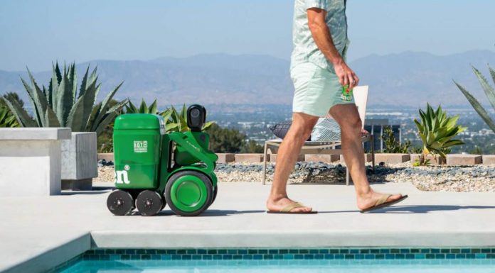 Heineken a lansat un roboţel autonom care ţine berea la rece şi te urmăreşte (Heineken BOT)