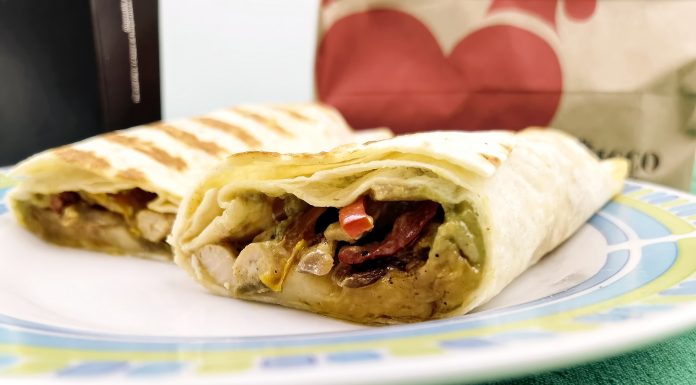 Degustăm pui de la Don Ricco Chicken Lovers: vii pentru pui, rămâi pentru hummus