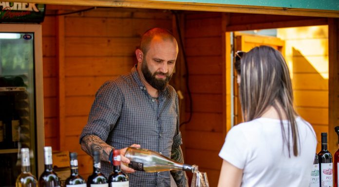 Vinfest te așteaptă în Parcul Tineretului din Sibiu cu food truck-uri și voie bună
