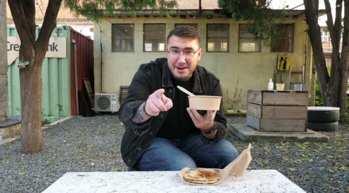 Degustăm cu Denis CURRY PAKISTANEZ din miel la Mâncurry din Timișoara