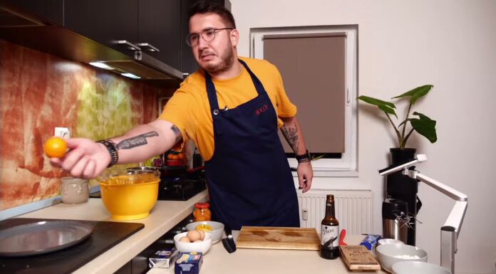 Astăzi gătim cu Denis Lava Cake, Coulis din fructe de pădure, Crumble de biscuite și Brunoise 🙂