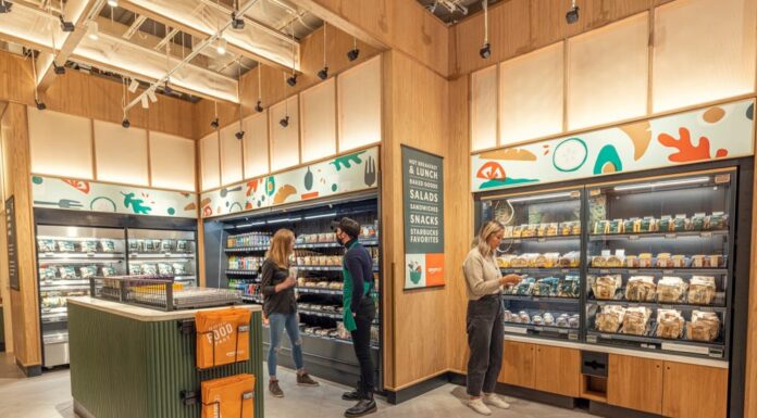 Starbucks deschide primele cafenele fără angajaţi, în parteneriat cu Amazon