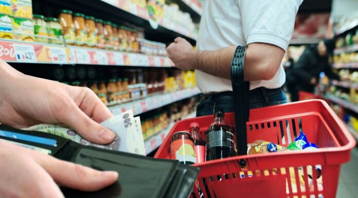 Guvernul în calcul măsuri de sprijin pentru cetățenii vulnerabili în fața inflației; Vouchere pentru alimente de bază și susținerea elevilor din familii cu venituri mici