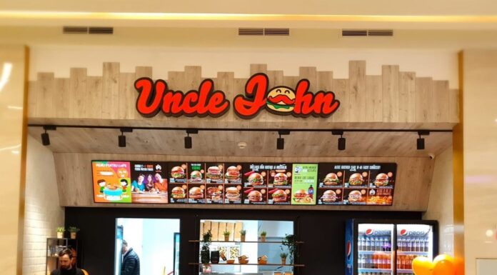 Uncle John deschide al optulea restaurant în Colosseum Mall