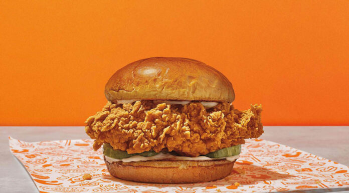 Am reușit să obținem meniul restaurantului Popeyes pentru livrările prin Tazz; Ce poți comanda? Popeyes