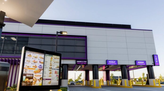 Taco Bell a deschis un restaurant drive-thru futurist cu două etaje şi lifturi pentru mâncare