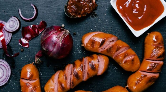 A început Săptămâna Cârnaţilor în Parcul IOR; Festival cu sute de cârnaţi condimentaţi