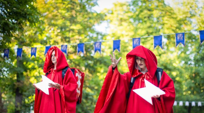 Tazz vine la UNTOLD 2023 cu un concept de scenă culinară; Livrează brăţări de festival la domiciliu