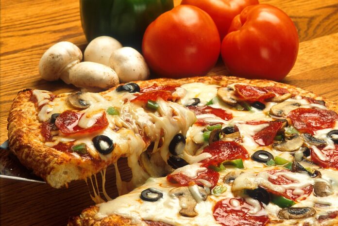Gusturile românilor se îndreaptă spre Italia: Pizza în fruntea clasamentului Tazz