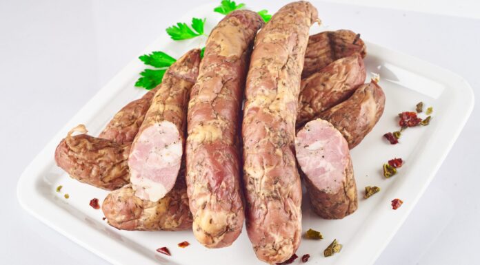 Cârnații „din topor” din Vâlcea vizează recunoaștere la nivel european